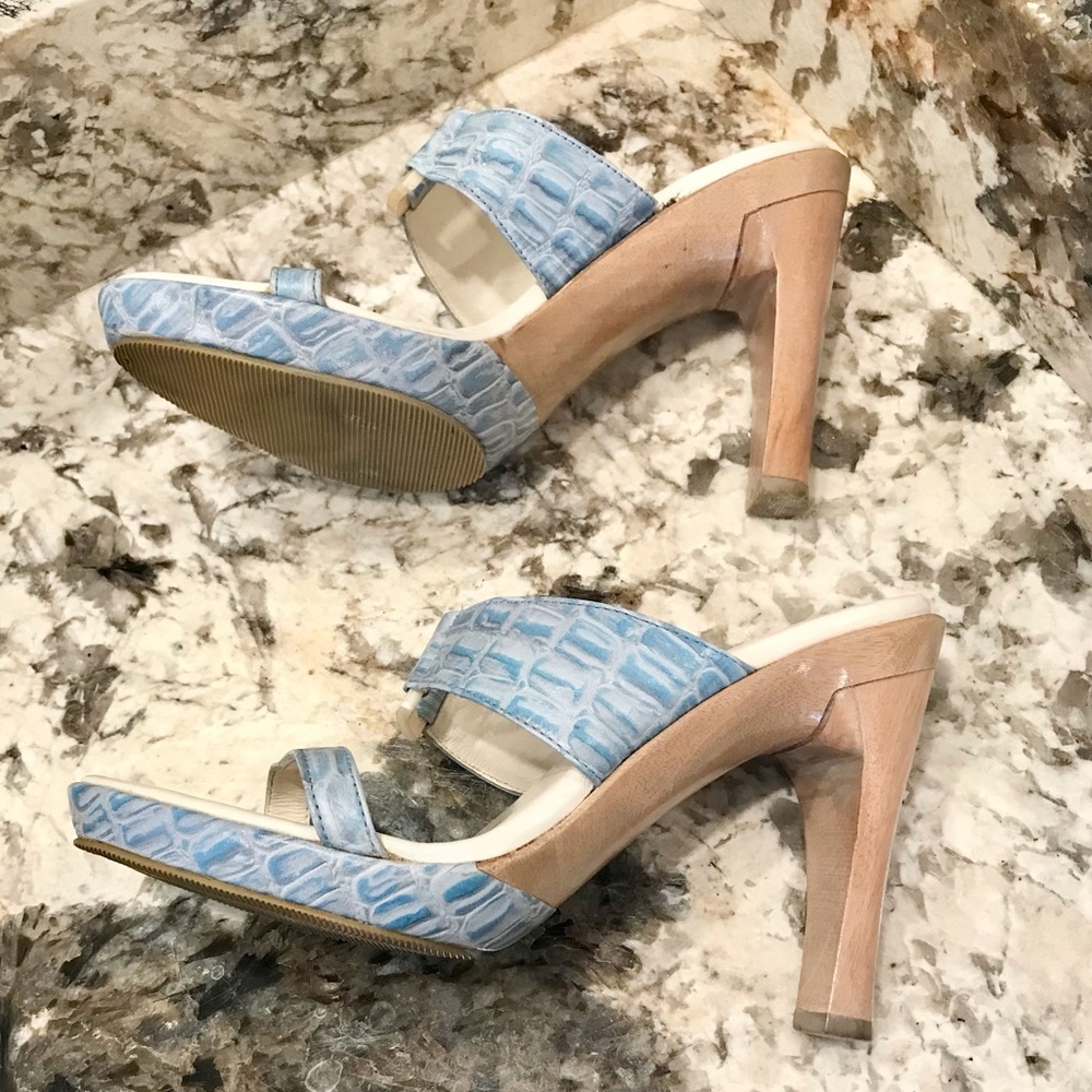 Vintage BCBG MAX AZRIA Baby Blue Sandals - Picture 7 of 15
